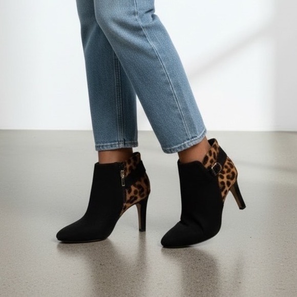 Vince Camuto Black Suede Leopard Print Ankle Booties Heels Women's 8.5M - Picture 2 of 13